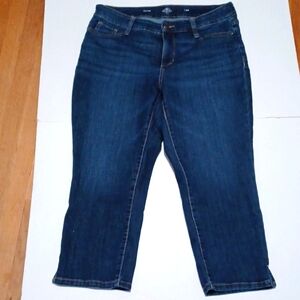 St.John's Bay denim capris sz.14W. Inseam 22" Rise is 10.5". Waist is 17"across.